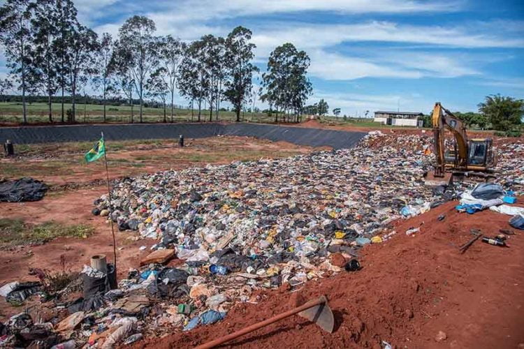 Município recebe cinco novos notebooks