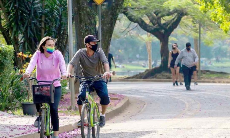 Município recebe cinco novos notebooks