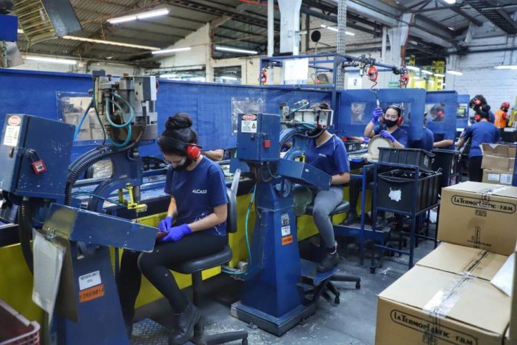 Município recebe cinco novos notebooks