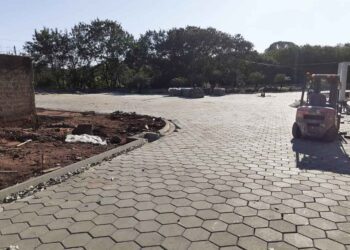 Prefeitura realiza pavimentação com recursos próprios