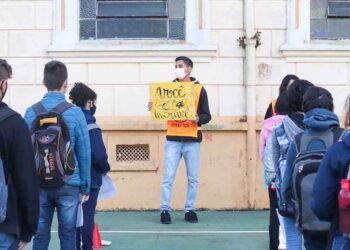 Alunos das escolas estaduais retomaram  aulas presenciais nesta quarta com segurança