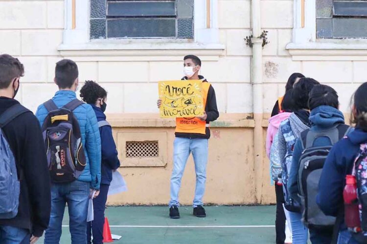 Alunos das escolas estaduais retomaram  aulas presenciais nesta quarta com segurança