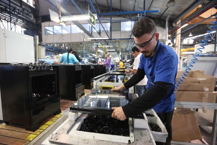 Pelo quarto mês seguido, cresce a confiança do industrial paranaense