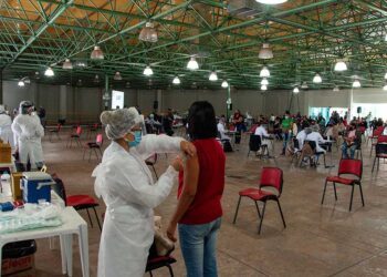 Prefeitura de Paranavaí faz transmissão ao vivo e tira dúvidas sobre vacinação