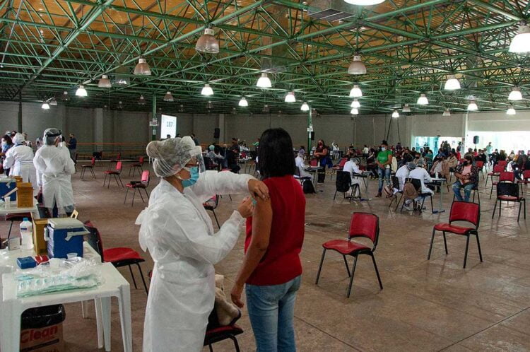 Prefeitura de Paranavaí faz transmissão ao vivo e tira dúvidas sobre vacinação