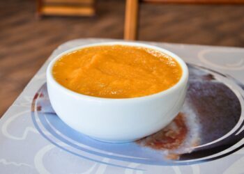 Confira receita de caldo para espantar o frio e manter a dieta