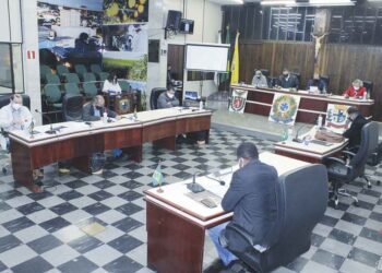 Vereadores aprovam projeto que altera lei  em benefício dos servidores de Paranavaí