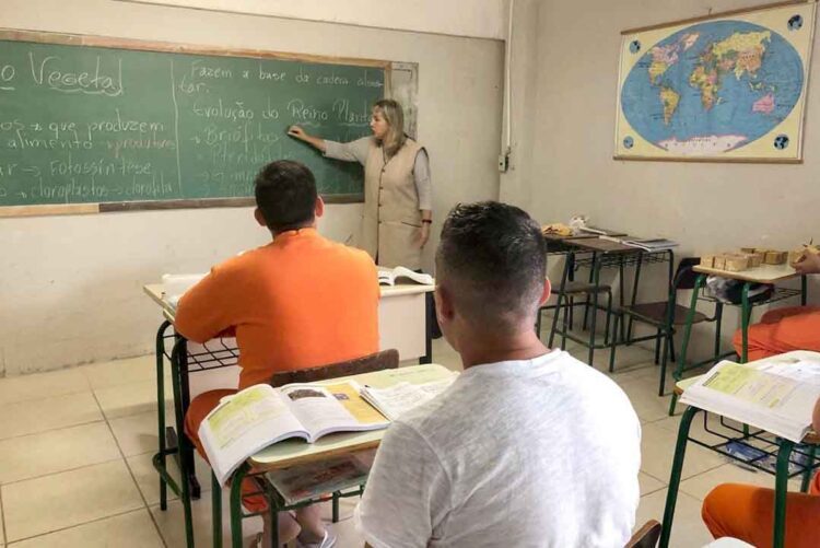 Presos são aprovados em 1ª chamada no vestibular da UEL