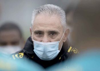 Tite diz que encerrou testes, mas esconde time para mata-mata