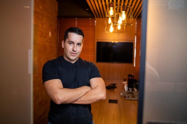 Educador financeiro sugere que consumidor  endividado busque a negociação com credores