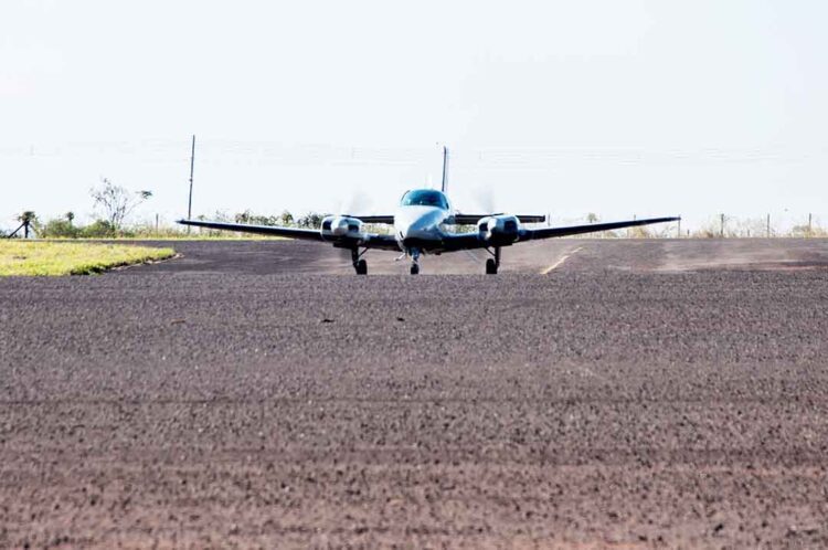 Pacote de investimentos em transporte aéreo incluirá Paranavaí, garante Ratinho Junior
