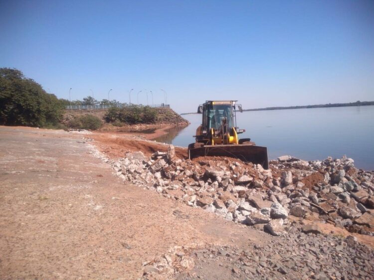 Continua a obra de readequação da Rampa Náutica  da Praça Nossa Senhora dos Navegantes