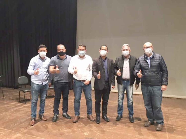 Secretário de Segurança Pública se reúne com prefeitos do Comafen em Loanda