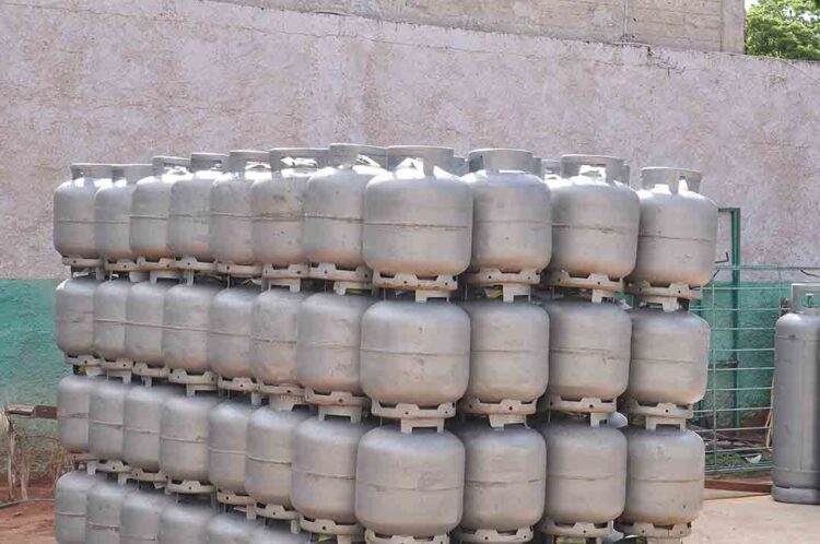 Procon de Paranavaí realiza pesquisa de preços  de gás de cozinha e combustíveis veicularesa