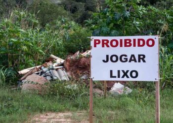 Projeto prevê multa para quem descartar lixo irregularmente