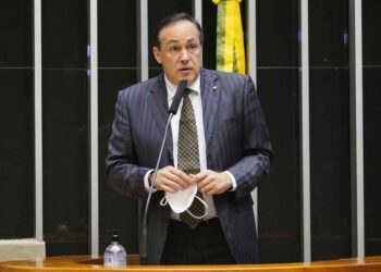 Vice-presidente da CPI expulsa deputado paranaense da sessão