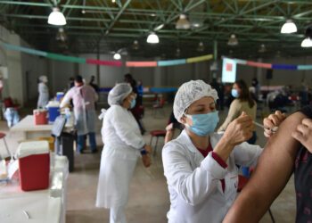 Pessoas com 25 anos podem se vacinar contra a Covid-19 em Paranavaí