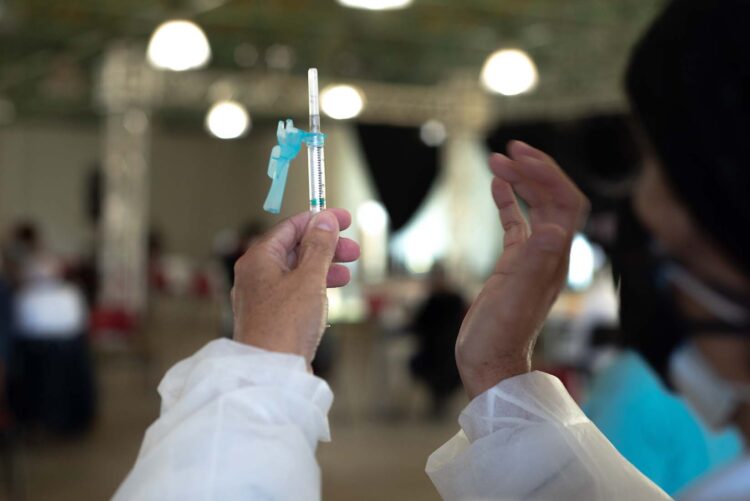 Pessoas com 28 anos já podem se vacinar contra a Covid-19 em Paranavaí