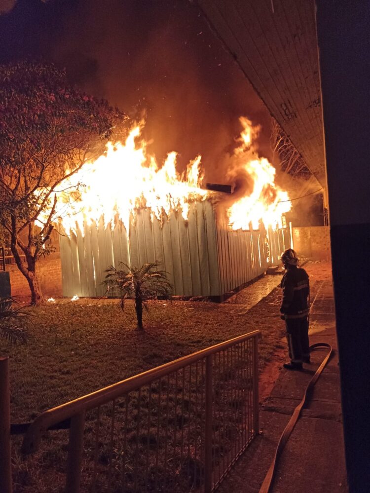 Problemas elétricos podem ter causado incêndio que destruiu parte do Colégio Adélia Rossi