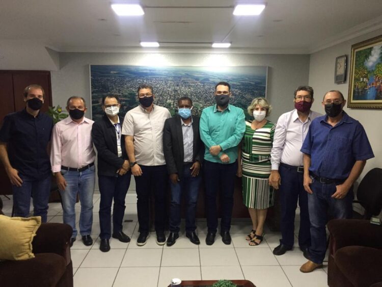 Estacionamento rotativo é analisado em reunião