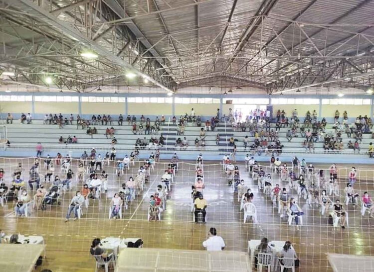 Loanda realiza vacinação de público maior de 18 anos