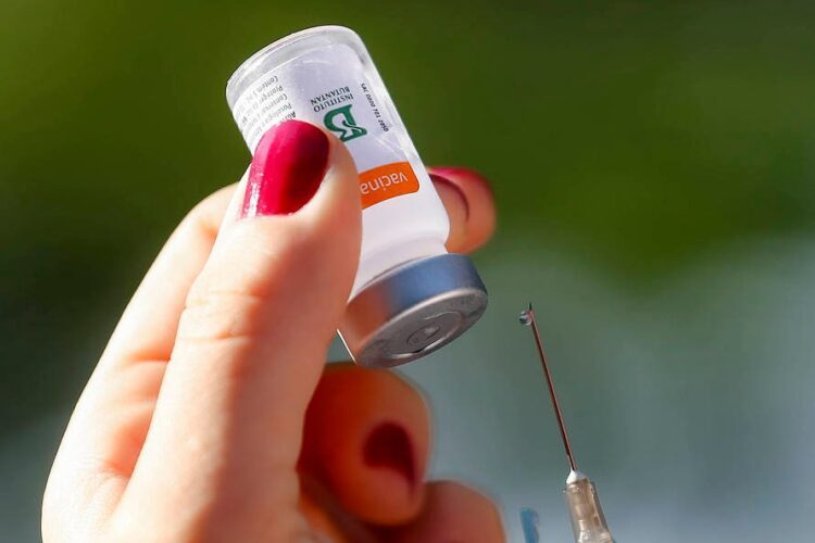 Apenas 8,3% dos óbitos de janeiro a julho foram de pessoas vacinadas com as duas doses