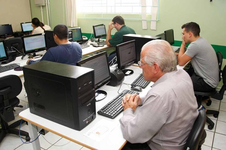 Estão abertas as inscrições para exames de  conclusão de disciplinas e semestres da EJA