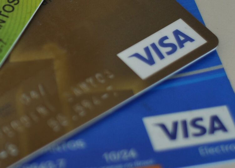 Mulher de 75 anos é vítima do golpe do cartão, em Paranavaí