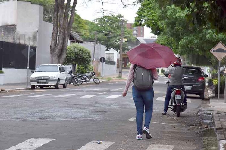 Volume de chuva ainda não é suficiente para amenizar efeitos da longa estiagem, diz gerente da Sanepar