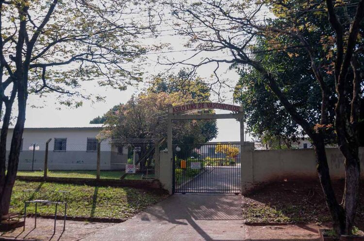 Quatro idosos de asilo de Paranavaí seguem internados após surto de Covid-19