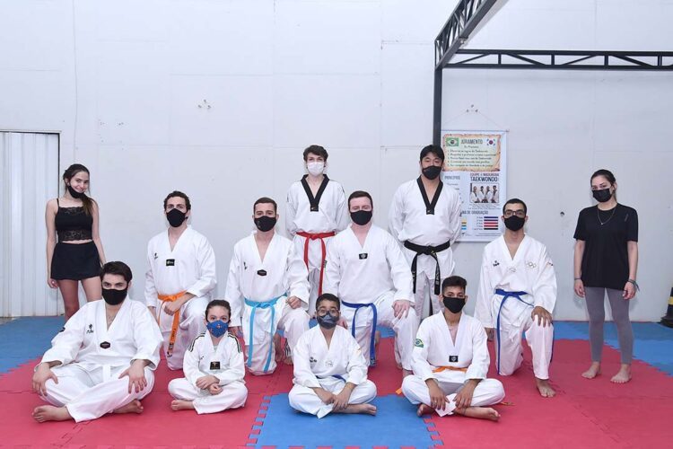 Professor promove rifa para pagar  despesas da graduação dos alunos