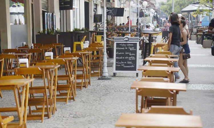 62% dos bares e restaurantes ainda não  retomaram vendas da pré-pandemia