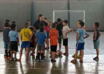 Município inicia projeto esportivo com crianças  dos Distritos de Ivaína e Santa Esmeralda