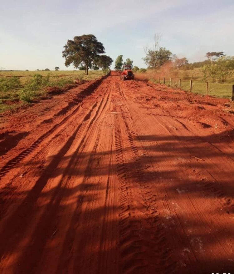 Prefeitura investe mais de R$ 100 mil  em readequações de estradas rurais