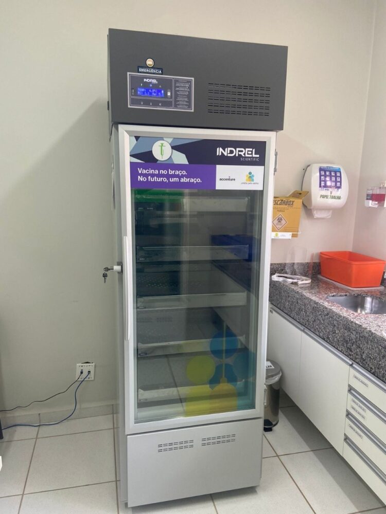 Movimento Unidos pela Vacina doa câmara fria para o município