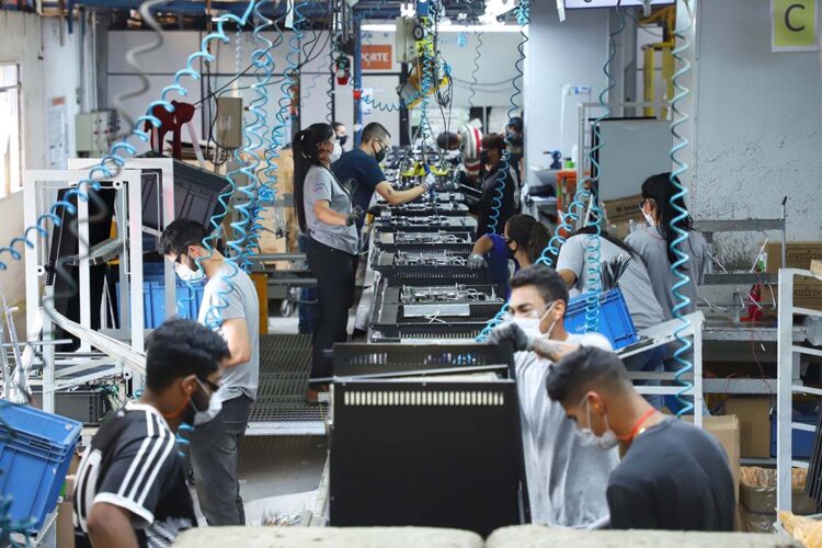 Com melhor resultado do Sul em agosto,  Paraná abriu 153 mil vagas no ano