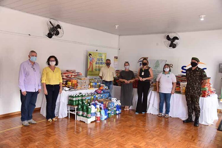 Sesc e Tiro de Guerra de Paranavaí entregam  mais de uma tonelada de alimentos a instituições