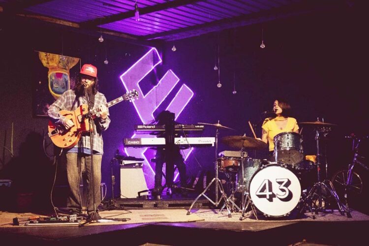 43duo se apresenta neste sábado  na Casa da Cultura de Paranavaí