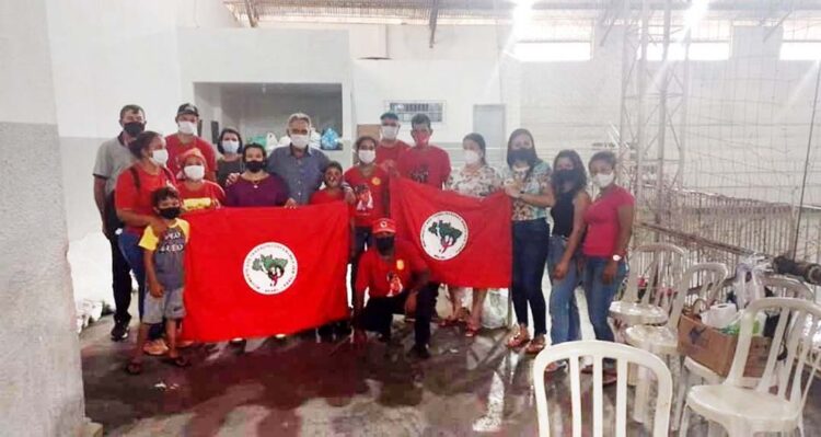 Município e MST distribuem 200 cestas  básicas para a população em vulnerabilidade