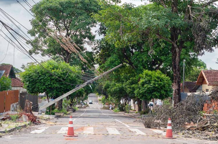 Com mais de 1.000 casas sem luz e estragos em prédios públicos, Paranavaí decreta estado de emergência