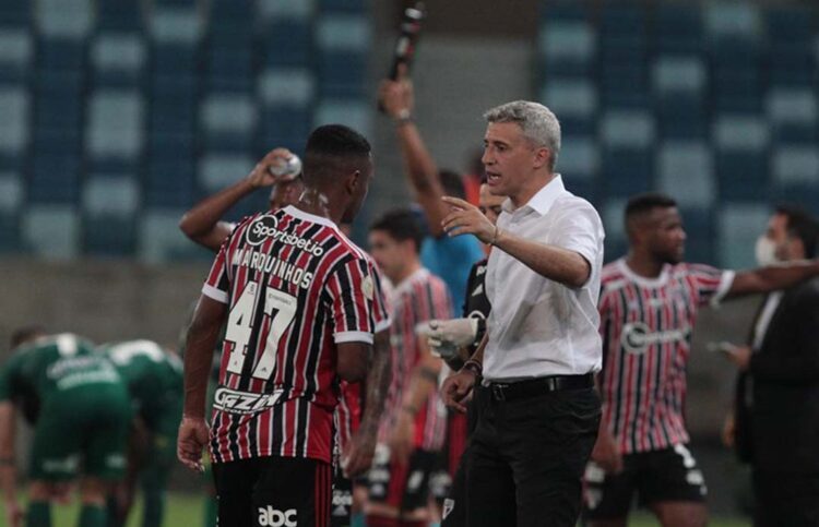 Tricolor anuncia a saída do técnico Hernán Crespo