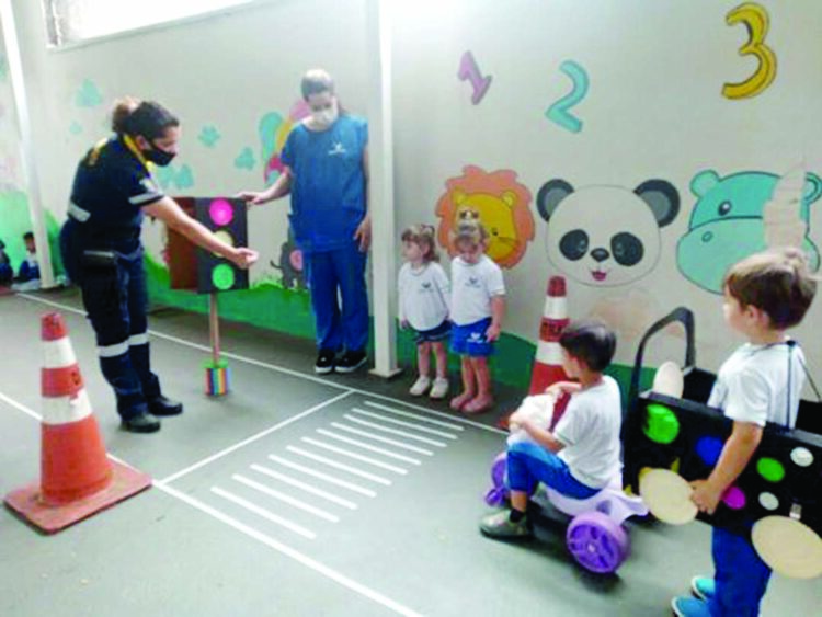 Ditran fala sobre orientações de trânsito e noções  de cidadania com crianças do CEI da Santa Casa