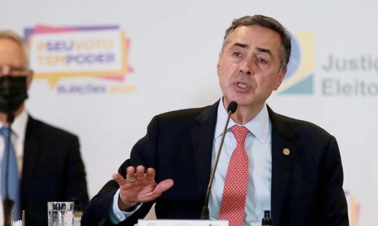 Presidente do TSE volta a defender regulamentação de redes sociais