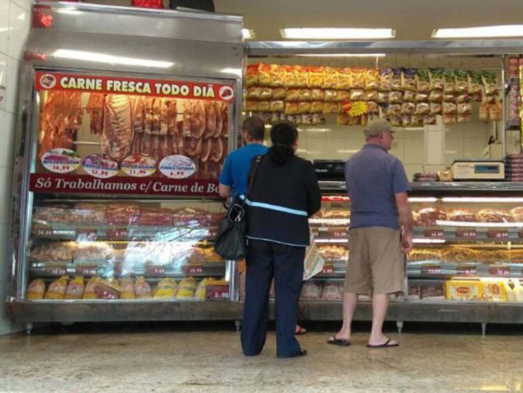 Suspensão de compras pela China pode reduzir preço da carne no Brasil