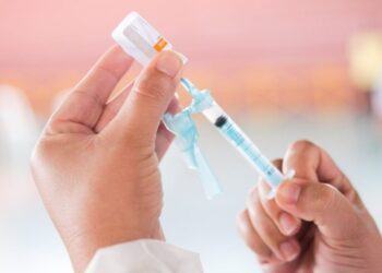 Aplicação de 2ª dose de Astrazeneca continua suspensa
