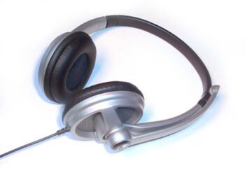 Fones de ouvido aumentam risco  de perda auditiva entre os jovens