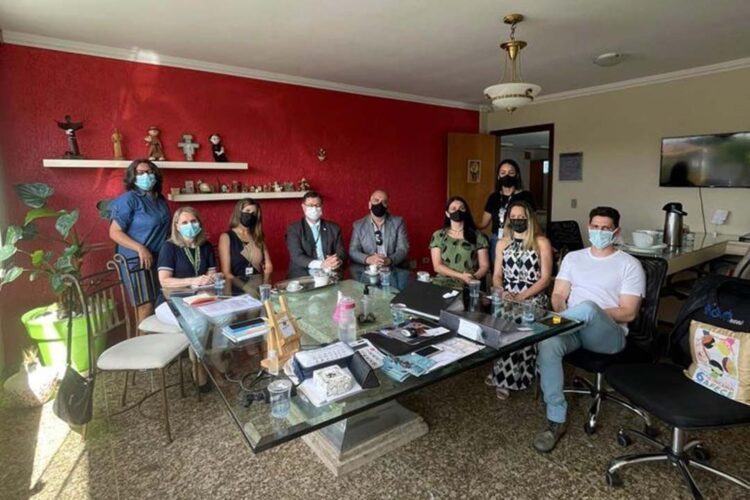 Qualificação em cuidado especializado  de pessoas com deficiência continua hoje