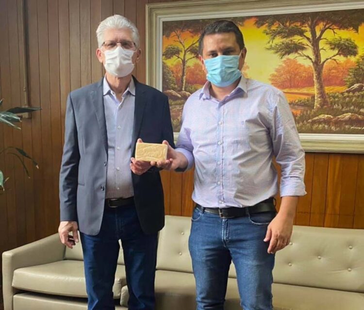 Prefeito cumpre extensa agenda de trabalho em Curitiba