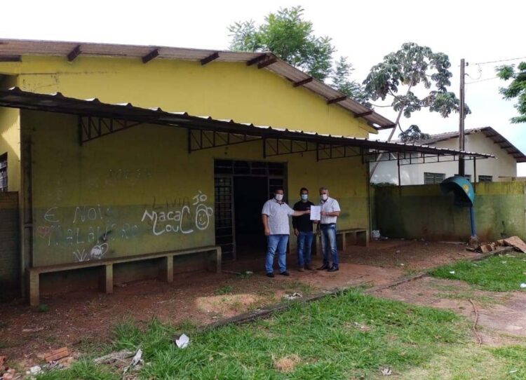 Município anuncia reforma do Salão da Vila  Vitória para receber empresa e gerar empregos