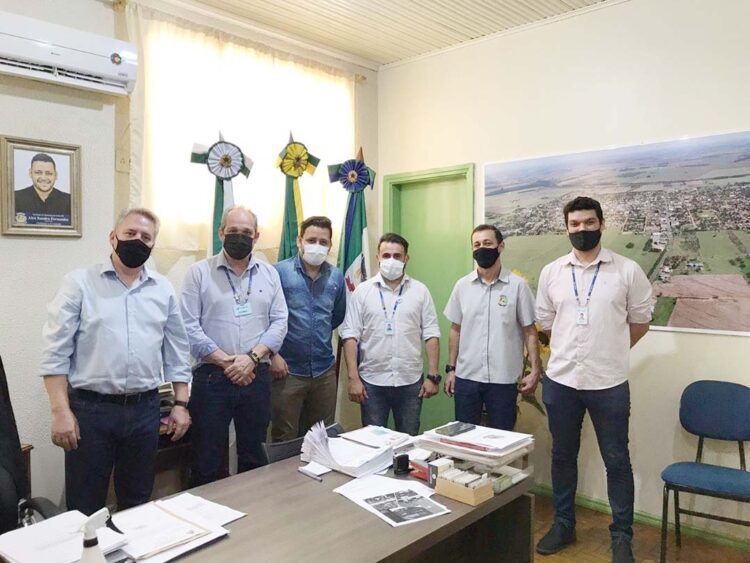 Prefeito recebe técnicos para debater  ampliação do “Programa Tarifa Social”